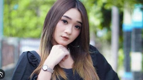 Profil dan Biodata Difarina Indra, Pedangdut Cantik asal Jawa Timur Viral karena Nyanyi Lagu Alololo Profil dan Biodata Difarina Indra, Pedangdut Cantik asal Jawa Timur Viral karena Nyanyi Lagu Alololo