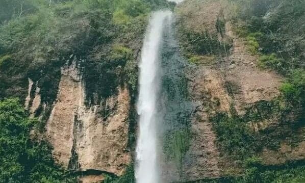Wisata Alam Air Terjun Muncar: Cek Disini Waktu Terbaik untuk Berfoto Wisata Alam Air Terjun Muncar: Cek Disini Waktu Terbaik untuk Berfoto