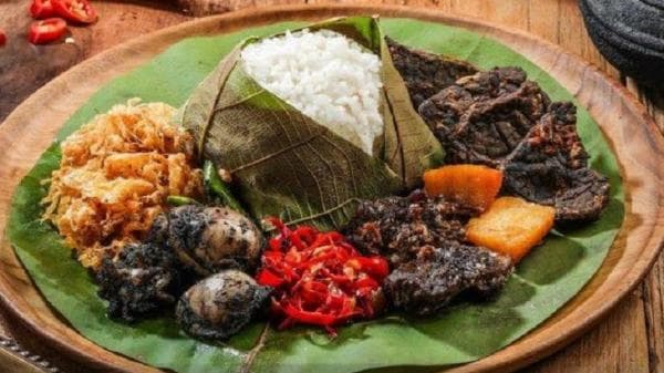 Asal-usul Nasi Jamblang, Kuliner Legendaris yang Tetap Eksis hingga Kini Asal-usul Nasi Jamblang, Kuliner Legendaris yang Tetap Eksis hingga Kini