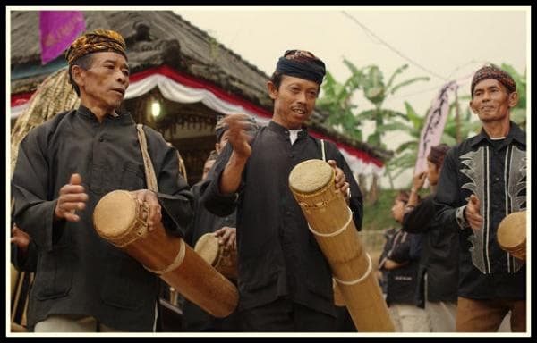 Mengenal Dogdog Lojor, Alat Musik Tradisional asal Banten yang Mulai Terlupakan Mengenal Dogdog Lojor, Alat Musik Tradisional asal Banten yang Mulai Terlupakan