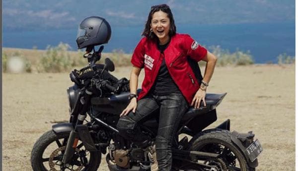 Profil dan Biodata Poppy Sovia Artis Asal Sukabumi, Hobi Naik Motor Trail Dijuluki Srikandi Rider Profil dan Biodata Poppy Sovia Artis Asal Sukabumi, Hobi Naik Motor Trail Dijuluki Srikandi Rider