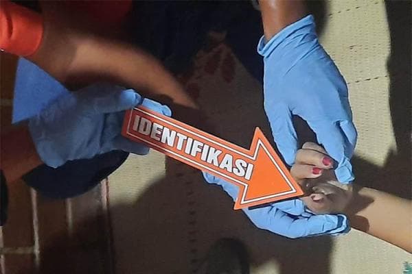 Tragis, Emak-Emak Tewas Kesetrum saat Karaoke, Masih Pegang Mic Tragis, Emak-Emak Tewas Kesetrum saat Karaoke, Masih Pegang Mic