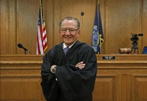 Hakim di AS yang Viral di TikTok, Inilah Sosok Frank Caprio ! Hakim di AS yang Viral di TikTok, Inilah Sosok Frank Caprio !