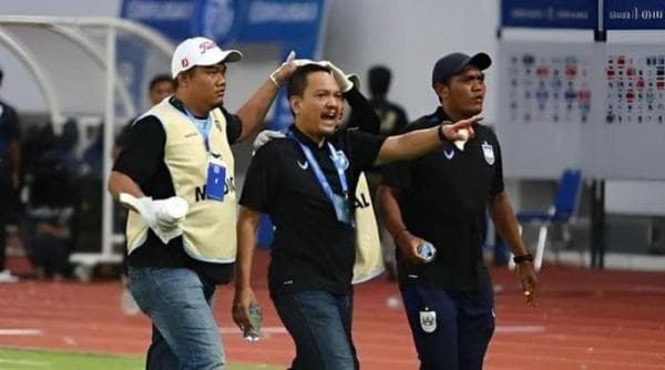 Kericuhan di Stadion Jatidiri Semarang, Kepala CEO PSIS Terluka Kericuhan di Stadion Jatidiri Semarang, Kepala CEO PSIS Terluka