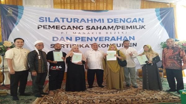 Manajemen Baru PT Manakib Rezeki Serahterimakan Ratusan Sertifikat Rumah kepada Konsumen Manajemen Baru PT Manakib Rezeki Serahterimakan Ratusan Sertifikat Rumah kepada Konsumen