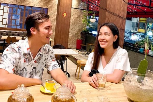 7 Artis yang Tinggal di Bekasi, Sampai Bangun Home Theater Pribadi 7 Artis yang Tinggal di Bekasi, Sampai Bangun Home Theater Pribadi