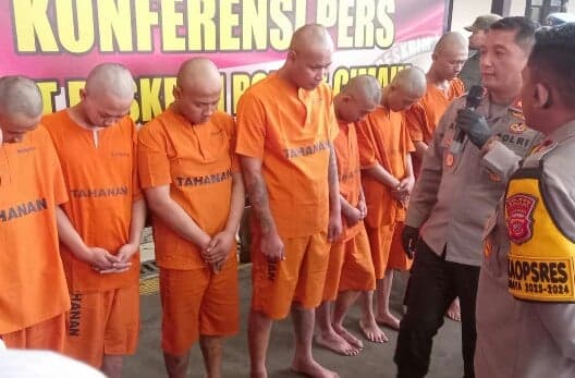 Puluhan Anggota Geng Motor yang Lakukan Penyerangan di Parongpong dan Videonya Viral, Dibekuk! Puluhan Anggota Geng Motor yang Lakukan Penyerangan di Parongpong dan Videonya Viral, Dibekuk!