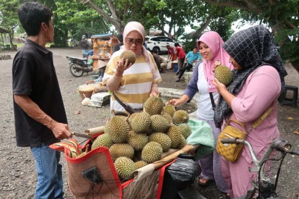 Belanja Oleh-oleh di Pantai Carita Banten Belanja Oleh-oleh di Pantai Carita Banten