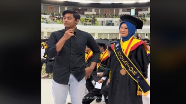 Kisah Perempuan Cantik Berusia 25 Tahun Lulus S3 Raih Gelar Doktor di UMS Surakarta Kisah Perempuan Cantik Berusia 25 Tahun Lulus S3 Raih Gelar Doktor di UMS Surakarta