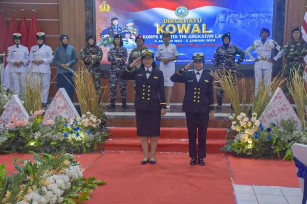 Fashion Show Seragam Militer TNI AL Warnai HUT Kowal Lantamal X Fashion Show Seragam Militer TNI AL Warnai HUT Kowal Lantamal X