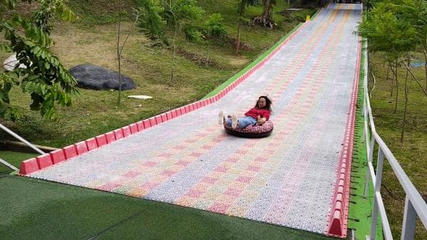 Perosotan Pelangi Antapura Dhe Djati Garut Permainan Menantang, Berani Coba Perosotan Pelangi Antapura Dhe Djati Garut Permainan Menantang, Berani Coba