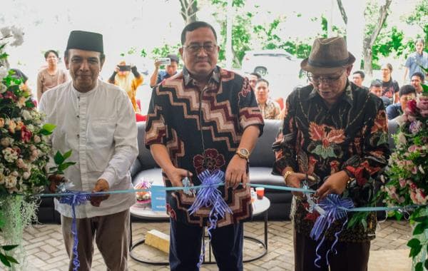 Kisah Oland Sibarani, dari Memburu Berita Pakai Motor Jadul, Kini Jadi Pengusaha Sukses Kisah Oland Sibarani, dari Memburu Berita Pakai Motor Jadul, Kini Jadi Pengusaha Sukses