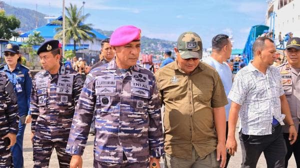 Sempat Didemo Buruh TKBM, Danlantamal Back Up Kehadiran Marinir di Pelabuhan Ambon Sempat Didemo Buruh TKBM, Danlantamal Back Up Kehadiran Marinir di Pelabuhan Ambon