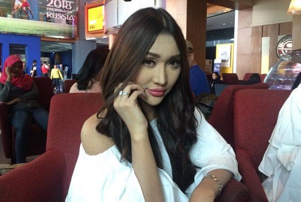 Lucinta Luna Nyesal Pernah Pacaran Settingan dengan Alan, Sempat Ribut dengan Ria Ricis Lucinta Luna Nyesal Pernah Pacaran Settingan dengan Alan, Sempat Ribut dengan Ria Ricis