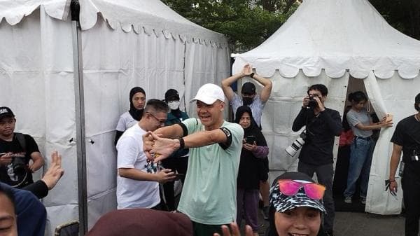 Bersama UMKM, Ganjar dan Sandiaga Uno Lari Pagi Bertajuk PENGUIN SeliweRUN di Senayan Park Jakarta Bersama UMKM, Ganjar dan Sandiaga Uno Lari Pagi Bertajuk PENGUIN SeliweRUN di Senayan Park Jakarta