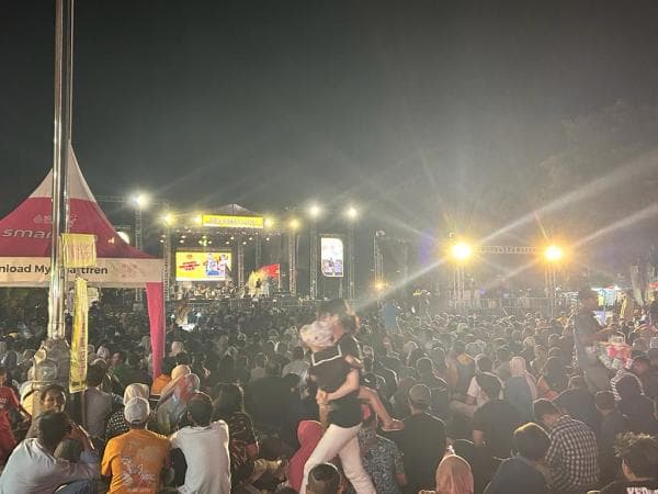Konser Indonesia Maju di GOR Lembu Peteng Tulungagung Dipadati Ribuan Pendukung Prabowo-Gibran Konser Indonesia Maju di GOR Lembu Peteng Tulungagung Dipadati Ribuan Pendukung Prabowo-Gibran