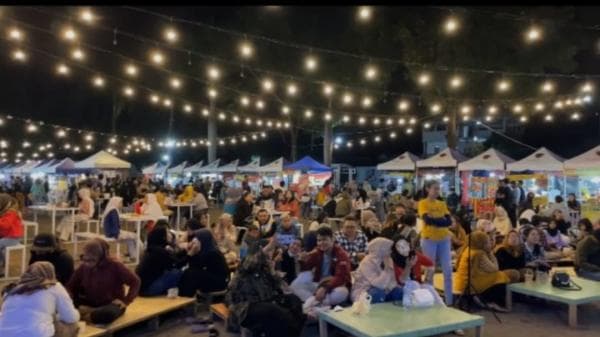 Wisata Kuliner Kerkof di Garut, Nikmati Berbagai Jajanan Hingga Live Musik Wisata Kuliner Kerkof di Garut, Nikmati Berbagai Jajanan Hingga Live Musik