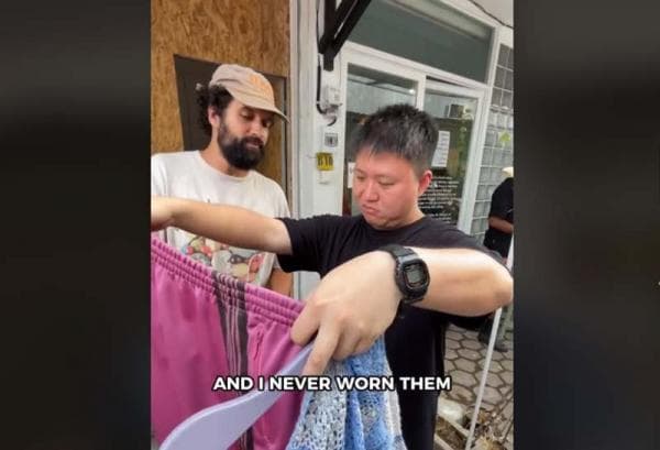 Bule Jualan Baju Bekas Sunday Market di Bali, Netizen Usil Tanya: Gimana Perizinannya Bule Jualan Baju Bekas Sunday Market di Bali, Netizen Usil Tanya: Gimana Perizinannya