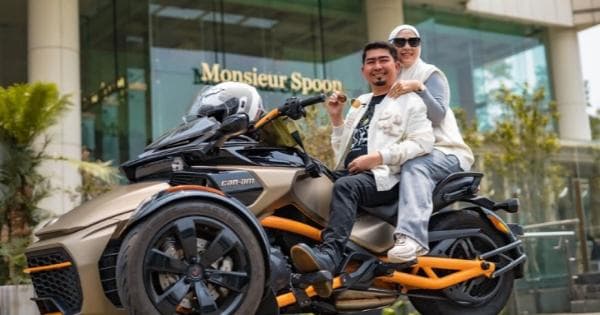 Ustadz Solmed Koleksi Mobil dan Motor Mewah Ustadz Solmed Koleksi Mobil dan Motor Mewah