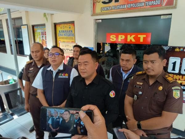 Bendera PDI Perjuangan Dibakar, Bawaslu Laporkan Seorang Warga ke Polres Malang Bendera PDI Perjuangan Dibakar, Bawaslu Laporkan Seorang Warga ke Polres Malang