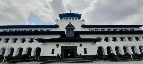 Gedung Sate Pernah Menjadi Bangunan Tertinggi di Bandung Gedung Sate Pernah Menjadi Bangunan Tertinggi di Bandung