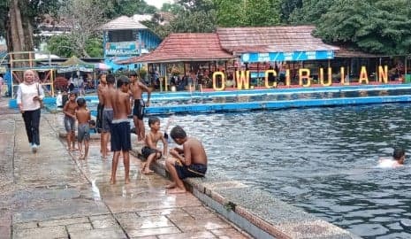 Berwisata ke OW Cibulan Kuningan Sensasi Berenang Dengan Ikan Dewa Berwisata ke OW Cibulan Kuningan Sensasi Berenang Dengan Ikan Dewa