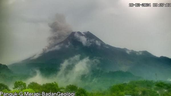 Gunung Merapi Erupsi Luncurkan Awan Panas Sejauh 1.500 Meter