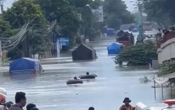 Jalur Pantura Demak-Kudus Masih Lumpuh Akibat Banjir, Ketinggian Capai 1,5 Meter