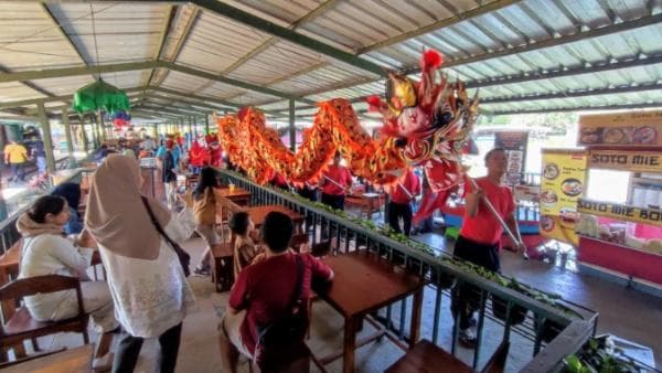 Tutup Libur Panjang Imlek, Floating Market Lembang Hadirkan Pertunjukan Barongsai