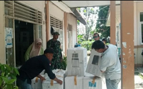 Persiapan Pendistribusian Logistik Pemilu 2024, Pengamanan Surat Suara Kecamatan Anyar Selesai