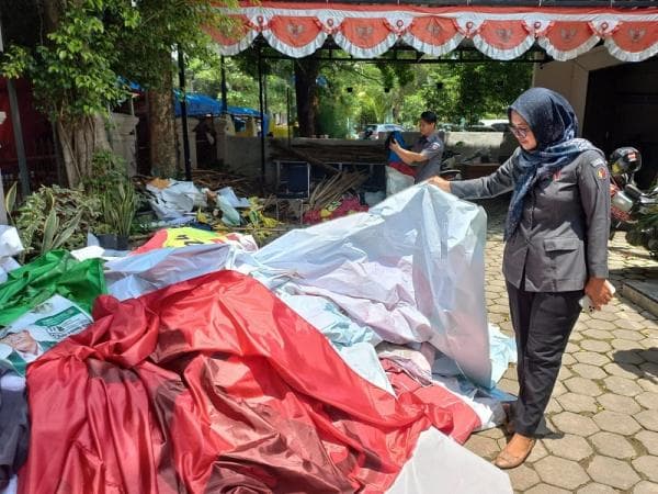Bawaslu Grobogan Bersihkan 23.000 Alat Peraga Kampanye dan Masih Lakukan Penyisiran