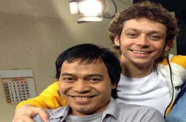 Rekam Jejak Komeng, Satu Grup Lawak dengan Jarwo Kwat hingga Iklan Motor Bareng Valentino Rossi Rekam Jejak Komeng, Satu Grup Lawak dengan Jarwo Kwat hingga Iklan Motor Bareng Valentino Rossi
