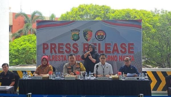 Jaringan Produksi FIlm Porno Anak di Bawah Umur Diungkap Polisi, 5 Orang Ditangkap Jaringan Produksi FIlm Porno Anak di Bawah Umur Diungkap Polisi, 5 Orang Ditangkap