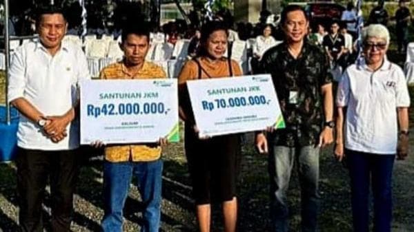 BPJS Ketenagakerjaan Maluku Serahkan Santunan JKK Petugas Kebersihan di Kota Ambon