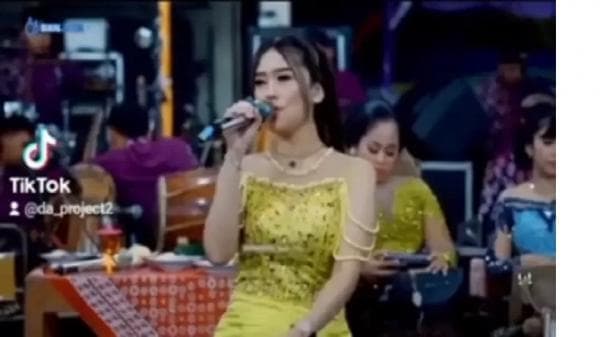 Seorang Penyanyi Koplo asal Sragen Mengalami Pelecehan Seksual saat Manggung, Viral di TikTok  