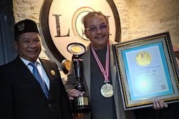 Menangkan Capres-Cawapres 5 Kali Beruntun, Denny JA Raih The Legend Award dari Leprid