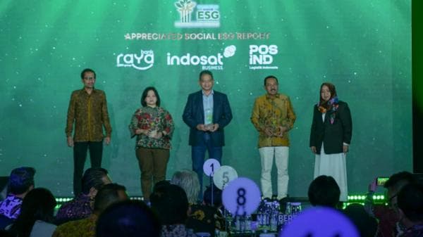 Sukses Distribusikan Bansos dan Komitmen Jalankan Prinsip ESG, Pos Indonesia Raih Penghargaan