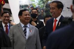 Jokowi Beri Pangkat Jenderal Kehormatan ke Prabowo Hari Ini