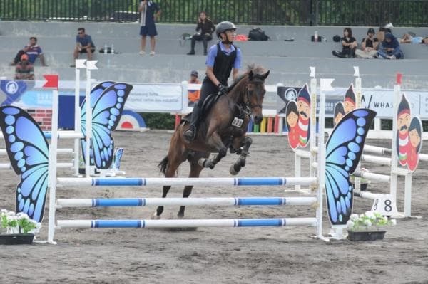 Ratusan Atlet Kuda Equestrian Berlaga di Surabaya Jumping Master 2024