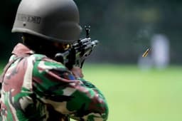 Prajurit Yonif 3 Marinir Adu Kemahiran Menembak Senapan