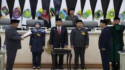 Andi Zabidi Dilantik Jadi Anggota DPRD Jabar Gantikan Irfan Suryanagara
