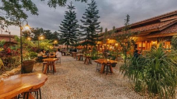 3 Tempat Nongkrong Malam Hari di Bandung yang Instagramable, Cocok Dikunjungi saat Weekend 3 Tempat Nongkrong Malam Hari di Bandung yang Instagramable, Cocok Dikunjungi saat Weekend