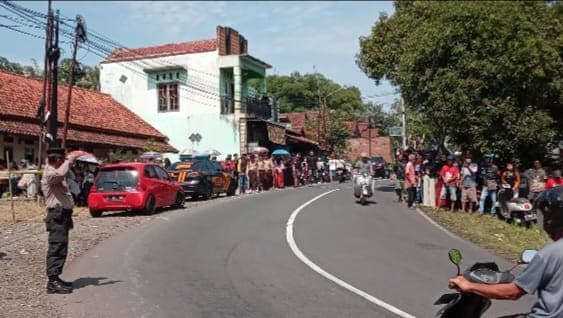 Warga Antusias Lihat Rekonstruksi Pembunuhan Indriana yang Jasadnya Ditemukan di Kota Banjar