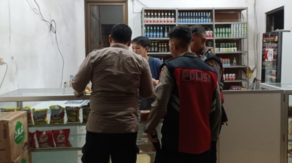 Jelang Ramadhan, Petugas Kepolisian Tertibkan Penjual Miras