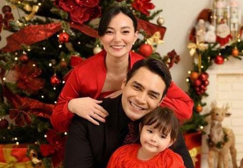 Deretan Artis Putuskan Pindah Agama Setelah Menikah Deretan Artis Putuskan Pindah Agama Setelah Menikah