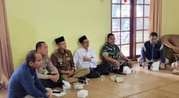 Personel Polsek Anyar Hadiri Musyawarah Perpindahan Makam di Desa Kosambironyok