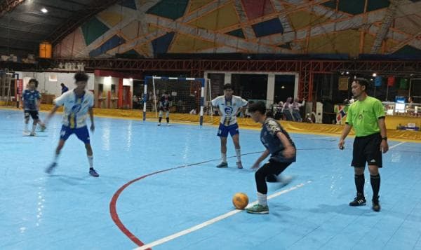 Piala IPIEMS Surabaya: Futsal SMP yang Memikat dengan Aksi Luar Biasa, Suporter Sangat Kreatif Piala IPIEMS Surabaya: Futsal SMP yang Memikat dengan Aksi Luar Biasa, Suporter Sangat Kreatif