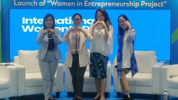 Standard Chartered Dorong UMKM Perempuan Naik Kelas Lewat Program WiE Standard Chartered Dorong UMKM Perempuan Naik Kelas Lewat Program WiE