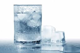 Minum Air Putih Dingin Berbahaya bagi Kesehatan Ginjal?, Ini Penjelasan Dokter