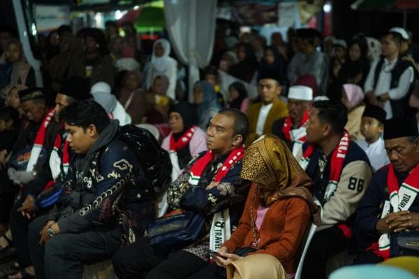 Al-Garuti International Wujudkan Mimpi Puluhan Warga Garut ke Baitullah Al-Garuti International Wujudkan Mimpi Puluhan Warga Garut ke Baitullah